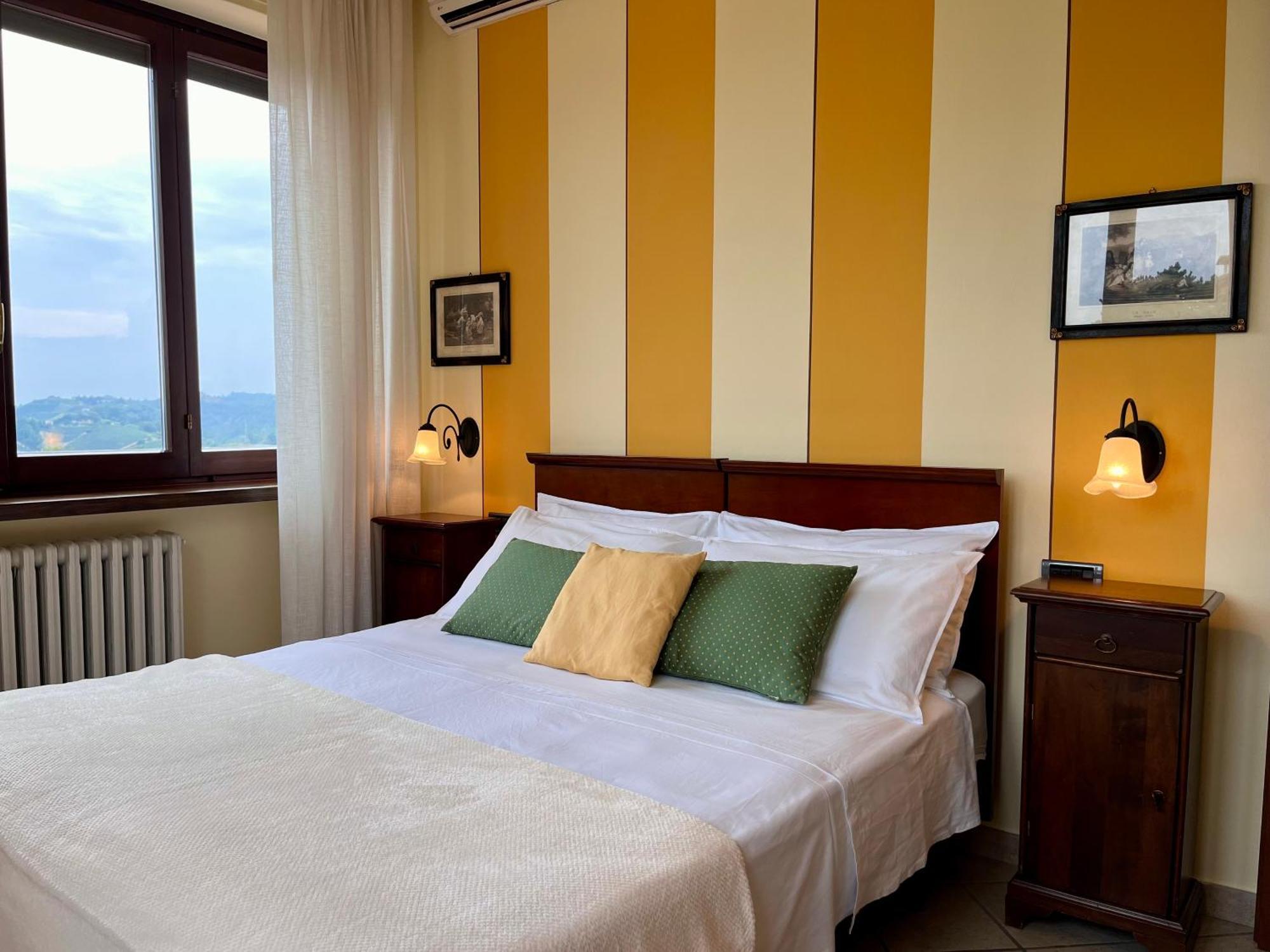 Belvedere Bike Hotel Montà Szoba fotó